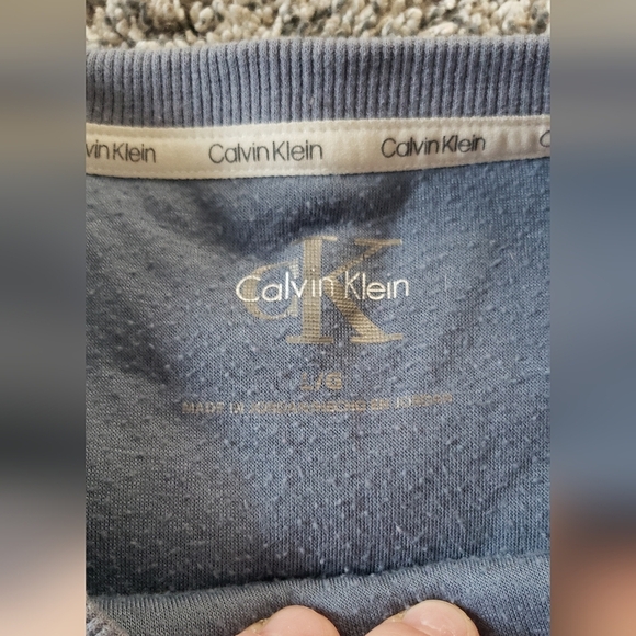 Calvin Klein| Sherpa Fuzzy and Cozy Crew Neck Sweater Sweatshirt - Picture 2 of 4